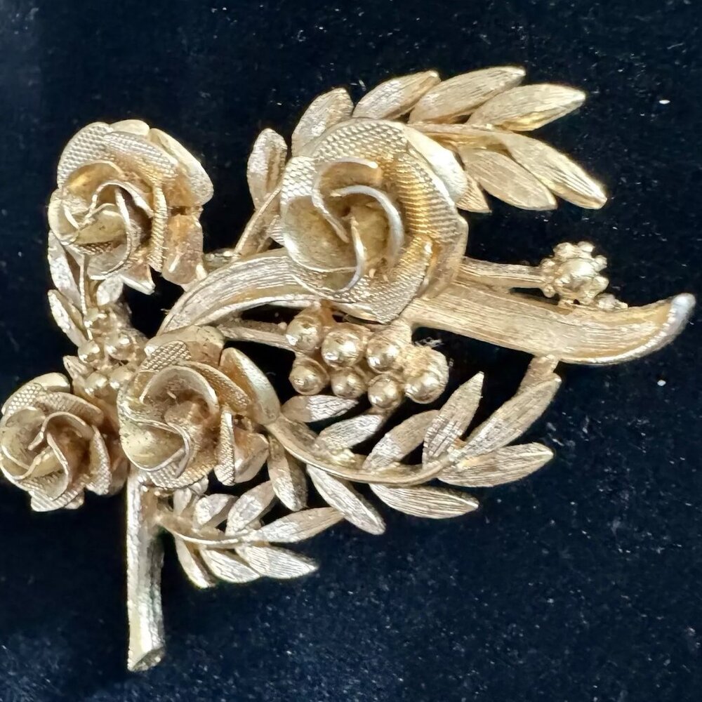 Vintage Signed Coro Pin Brooch Gold Tone Rose bouquet